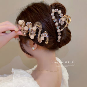 Elegant Tea Flower Pearl Heart Hair Claw Clip Womens New 2025 High End Shark Tail Hair Clip Fashionable Korean Style Alloy