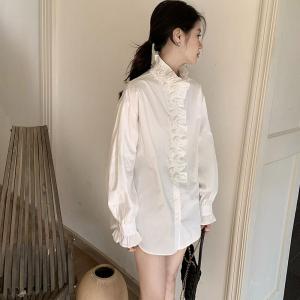 เสื้อเชิ้ตแขนยาวหลวมๆ สไตล์ฝรั่งเศส Pure Color French Lace Patchwork Bell Sleeve Shirt สำหรับผู้หญิง ฤดูใบไม้ร่วง 2025 หวานๆ