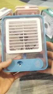 Quạt phun sương tích điện cảm ứng mini kèm đèn để bàn nhiều màu