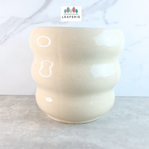 The Leaferie Arlune plant pots. Ceramic flowerpot . flowerpots . flower pot . planter . planters