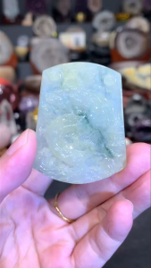 pendant burma jadeite dragon nice and transparent 翡翠玉牌💯🐲龙雕刻 玉色黄底飘绿 #jade 料子比较透✅ 玉牌高: 5cm 宽: 4cm 厚度: 0.3cm 重: 15.5g 📍Johor Bahru 区可自行取货或邮寄服务