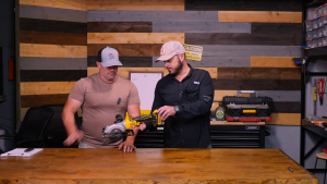 มีตัวเลือก Dewalt DCS571N-KR เลื่อยวงเดือนไร้สาย ATOMIC ไร้แปรงถ่าน 4 นิ้ว (115 มม.) เลื่อยวงเดือนขนาดเล็ก 20V แท้100% กรุงเทพฯ