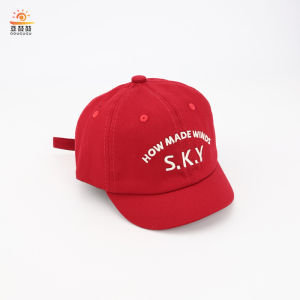 หมวกเบสบอลทรงสั้นสีแดงสำหรับเด็ก หมวกแฟชั่นเกาหลี หมวกเบสบอลแบบมีตัวอักษรสำหรับเด็กชายและเด็กหญิง หมวกแฟชั่นฤดูใบไม้ผลิและฤดูใบไม้ร่วง
