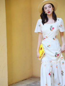 JUJU French Vintage Embroidered Dress Womens Summer New Style Waist Cinching Square Collar Lace Hem Fish Tail Skirt