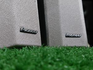 ลำโพง Pioneer PS-W1 จากตู้ญี่ปุ่นมือสอง ส/ก/ย/18/5.5/14/cm. ดอก 3นิ้ว วงรี ลำโพง มือสอง ร่องรอยมีตามภาพ ใช้งานเสียงปกติ แจ็คที่มากับลำโพงสามารถ ต่อกับแอมป์ รุ่นเล็ก Yamaha/ Sony/ denon /Pioneer