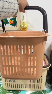 ตะกร้า  ตะกร้าอเนกประสงค์ ตะกร้าพลาสติก ตะกร้าใส่ของ( ขนาด 44 x 30 x 24 ซม. ) 1 ชิ้น คละสี มีหูหิ้ว