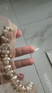 Cổ kết cườm may lên áo trang trí