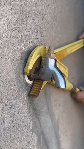 Dụng cụ tháo ống nước gãy