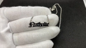 Kalung Nama Custom Model Old English – Kalung Couple Pria Wanita Kekinian