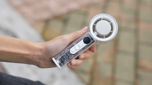 พัดลมมือถือ แบบพกพา ปรับความเร็วได้ 100 ระดับ แบต 3000mAh ชาร์จใหม่ได้พร้อมจอแสดงผลดิจิตอล พัดลมusb ปรับเกียร์ได้ 3 ระดับ