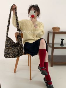 กระเป๋าผ้าใบลายเสือดาวทรงโต้รับความจุขนาดใหญ่ กระเป๋าสะพายไหล่ข้างเดียวสไตล์เกาหลีสำหรับฤดูใบไม้ร่วงและฤดูหนาว กระเป๋าสะพายข้างแบบลำลองสำหรับเยาวชน