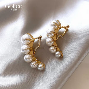 Elegant Pearl Women's Earrings: A Retro Style Fashion Statement