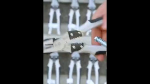 COD คีมอเนกประสงค์ 9นิ้ว คีม ทำจากเหล็ก CR-V กันน้ำ กันสนิม 5in1 (ปอกลวด/กดลวด/ตัด/ม้วนลวด/หนีบ) คีมปากแหลม