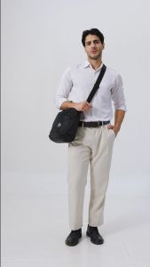 OZONE 780 CAREL Tas Selempang Laptop Water-Resistant Kapasitas Besar 14 inch - Warna Navy