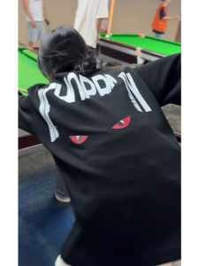 เสื้อสเวตเตอร์คอกลมแขนยาวสไตล์อเมริกัน ตาเสียดสีสีม่วง แฟชั่นฤดูใบไม้ผลิและฤดูใบไม้ร่วง สำหรับผู้ชาย ดีไซน์ INS ลำลอง