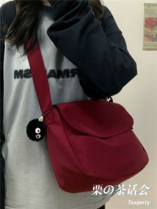 Retro Style Casual Canvas Crossbody Bag Large Capacity Messenger Bag for University Students and Commuters Simple Design with Zipper Closure