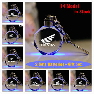 พวงกุญแจรถจักรยานยนต์สีLED K9โลโก้แบรนด์คริสตัลพวงกุญแจเรืองแสงใสแบบหลายเหลี่ยมสำหรับ BMW YAMAHA SUZUKI ฮอนด้า KTM คาวาซากิดูคาติไฟ LED 7 เปลี่ยนสีได้ของขวัญวันพ่อ
