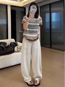 เสื้อยืดคอกลมแขนสั้นผ้าถักลายทางสีบล็อกสำหรับผู้หญิงในช่วงฤดูร้อน เสื้อผ้าทำงานลำลองแบบสวมหัว ทรงหลวม สไตล์เกาหลี