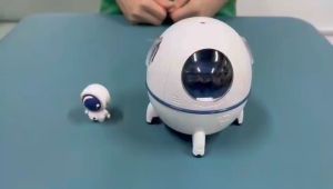 Small Mini Cute Space Man Humidifier 220ml Air Humidifier for Home Office Desktop Mute Pregnant Woman Baby Bedroom Dormitory 7 Colors LED Lights Flash Large Spray USB Air-Conditioned Room Moisturizing