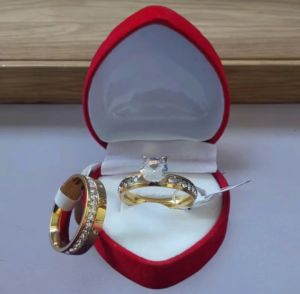 Cincin Couple Titanium Aksesoris Perhiasan Permata Zircon Antikarat Free Kotak