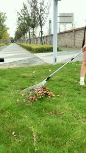 คราดหญ้า คราดกวาดขยะ กวาดใบไม้ คราดถากหญ้า15ฟัน คราดเหล็ก ปรับระดับ คราดเหล็กปรับระดับ พร้อมด้าม ผลิตจากสเตนเลสสตีลคุณภาพสูง แข็งแรง