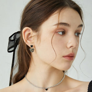 DODO.GOGO | Elegant Black Heart Shaped Earrings Fashionable Trendy Design DODOGOGO Luxury Fashion Jewelry Ear Cuffs for Women