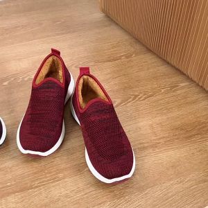 Sportswear Shop รองเท้าผ้าฤดูหนาว รองเท้าผ้าฝ้ายผู้หญิง รองเท้าผ้าใบที่อบอุ่นและหนา รองเท้าแม่ รองเท้ากีฬาและสันทนาการสําหรับวัยกลางคนและผู้สูงอายุ