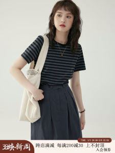 เสื้อยืดลายทางสีดำลำลองสำหรับผู้หญิงในช่วงฤดูร้อน สไตล์เกาหลี คอกลม แขนสั้น ทรงหลวม ผ้าฝ้ายผสมอื่นๆ