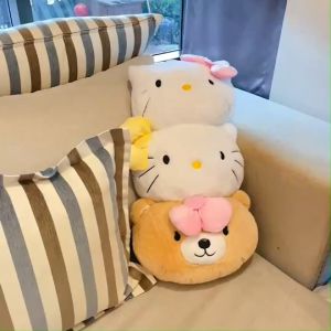 🧸 บอกลาอาการปวดเมื่อย ด้วย หมอนข้างตุ๊กตา คุณภาพดี ที่รองรับสรีระ Sanrio งานชนช็อป ทาง Dicut เนื้อนุ่ม ขนาดประมาณ 30×70 cm.