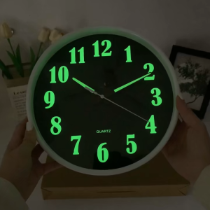 นาฬิกาแขวนผนัง 8 นิ้ว – เรืองแสง ไม่มีเสียง เดินเรียบ ตัวเรือนพลาสติก แบตเตอรี่ AA