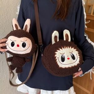 กระเป ๋ าสะพายไหล ่ ความจุขนาดใหญ ่ น ่ ารัก  Kawaii การ ์ ตูนแฟชั ่ นสีสันสดใสกระเป ๋ าสะพายข ้ าง Labubu