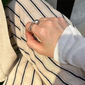 มีสไตล์ไม้แหวนปลาเครื่องประดับแฟชั่นสําหรับผู้ชายผู้หญิงที่มีการออกแบบที่เป็นนวัตกรรมโลหะผสมเงินอุปกรณ์ชุบทอง