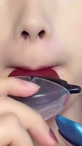 Discover the Best Non-Stick Lipstick: Moisturizing & Long-Lasting