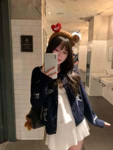 กระโปรงสั้นทรงเอสีขาวสไตล์ฝรั่งเศสโรแมนติกสำหรับผู้หญิง ฤดูใบไม้ผลิและฤดูใบไม้ร่วง 2025 กระโปรงสั้นทรงเอแบบใหม่ที่ทันสมัยและอเนกประสงค์