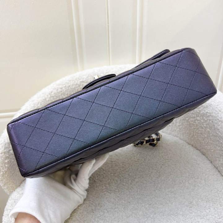 (Pre-loved)%20Chanel%20Medium%20Classic%20Flap%20CF%20in%20Iridescent%20Black%20Lambskin%20and%20LGHW%20(Model:%20A01112)%20-%20Image%205