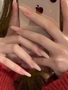 เล็บสวมใส่แบบมือทำสีเนื้อสีลินิน ทรงยาวปานกลาง ทรงอัลมอนด์ แผ่นติดเล็บสีพื้น ชุดเล็บฤดูร้อน ชุดเล็บสุดหรู