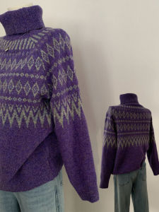 เสื้อสเวตเตอร์คอตั้งสีม่วงสำหรับผู้หญิงในฤดูหนาว สไตล์วินเทจ เสื้อชั้นในสีแดง Noel เสื้อสเวตเตอร์ถักแบบสวมหัว ทรงหลวม แขนยาว ปกติ