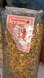 Kacang Banpol - Kacang polong Tepung Bandung - Makanan Ringan Kemasan 500gr