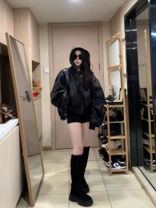 เสื้อแจ็คเก็ตหนัง PU ทรงสั้นสำหรับผู้หญิง ฤดูใบไม้ร่วง/ฤดูหนาว 2025 ใหม่ ความรู้สึกระดับไฮเอนด์ เสื้อแจ็คเก็ตมอเตอร์ไซค์ย้อนยุค 2 ด้าน