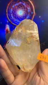 Viên đá Thạch Anh Lemurian tinh thể pha lê tán sắc 7 màu cầu vòng lắp lánh năng lượng vũ trụ thiền định thiên nhiên 834