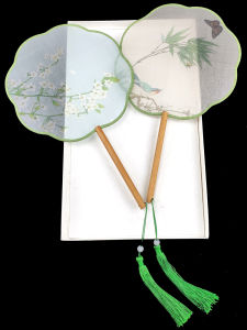 Silk with Wooden Handle Raw Silk Classical Circular Fan Cheongsam Fan round Fan Translucent Chinese Ancient Style Temple Fan Court Catwalk Fan Chinese Ancient Style Female