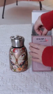BÌNH GIỮ NHIỆT 300ML INOX 316 – HỌA TIẾT CÔNG VÀNG & BƯỚM VÀNG