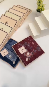 KERUDUNG BUCKLE SCARVES BOX/JILBAB SEGI EMPAT DIGITAL BOX 110X110