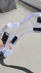 2025 New แว่นครอบตานิรภัย แว่นตัดหญ้า สวมทับแว่นสายตา แว่นตา กันสารเคมี แว่นตางานก่อสร้าง กันกระแทก เลนส์ใส ยืดหยุ่น หล่นไม่แตก