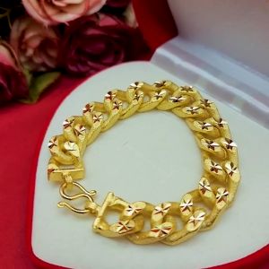 สร้อยข้อมือทองลายเลสหนาพ่นทรายตัดลาย ความยาว 7.57.8 นิ้ว เทียบเท่า 5 บาท ชุบทอง หุ้มเศษทองแท้ สีสวยเหมือนจริง พร้อมส่ง