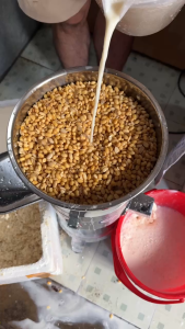 Máy xay đậu nành làm nước đậu  tào phớ xay công nghiệp