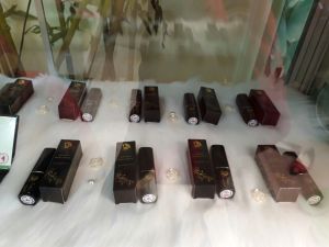 Thảm lông trải bàn trang điểm hồng dài 50 x 80cm