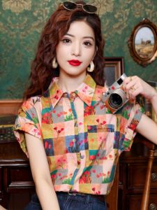 Áo Sơ Mi Nữ Tay Ngắn Mùa Hè 2025 Phong Cách Hong Kong Họa Tiết Hoa Kẻ Sọc Dáng Rộng Thiết Kế Mới Thời Trang Công Sở