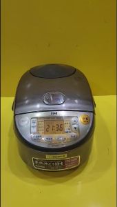 Nồi cơm nội địa Nhật cao tần (IH) Zojirushi NP-VD10 (1.0L) (0940411)_Hàng nội địa Nhật đã qua sử dụng điện 100V