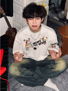 เสื้อยืดแขนสั้นคอตตอนเนื้อหนาสำหรับผู้ชาย ทรงหลวม ทรงหลวม แฟชั่นฤดูร้อน สไตล์อเมริกัน ลายพิมพ์สนุกสนาน สีเทาขาว